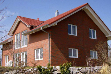 Частный дом из кирпича Westerwald с оттенком, гладкого