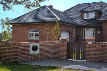 Частный дом из кирпича Formback светло-красного с оттенком 