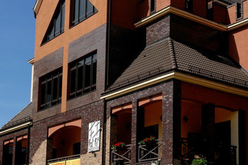 Конференц-центр «Fort piontek» из кирпича adelajda гладкого и melbourne гладкого