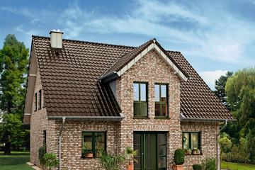 Частный дом с черепицей Monza Maduro