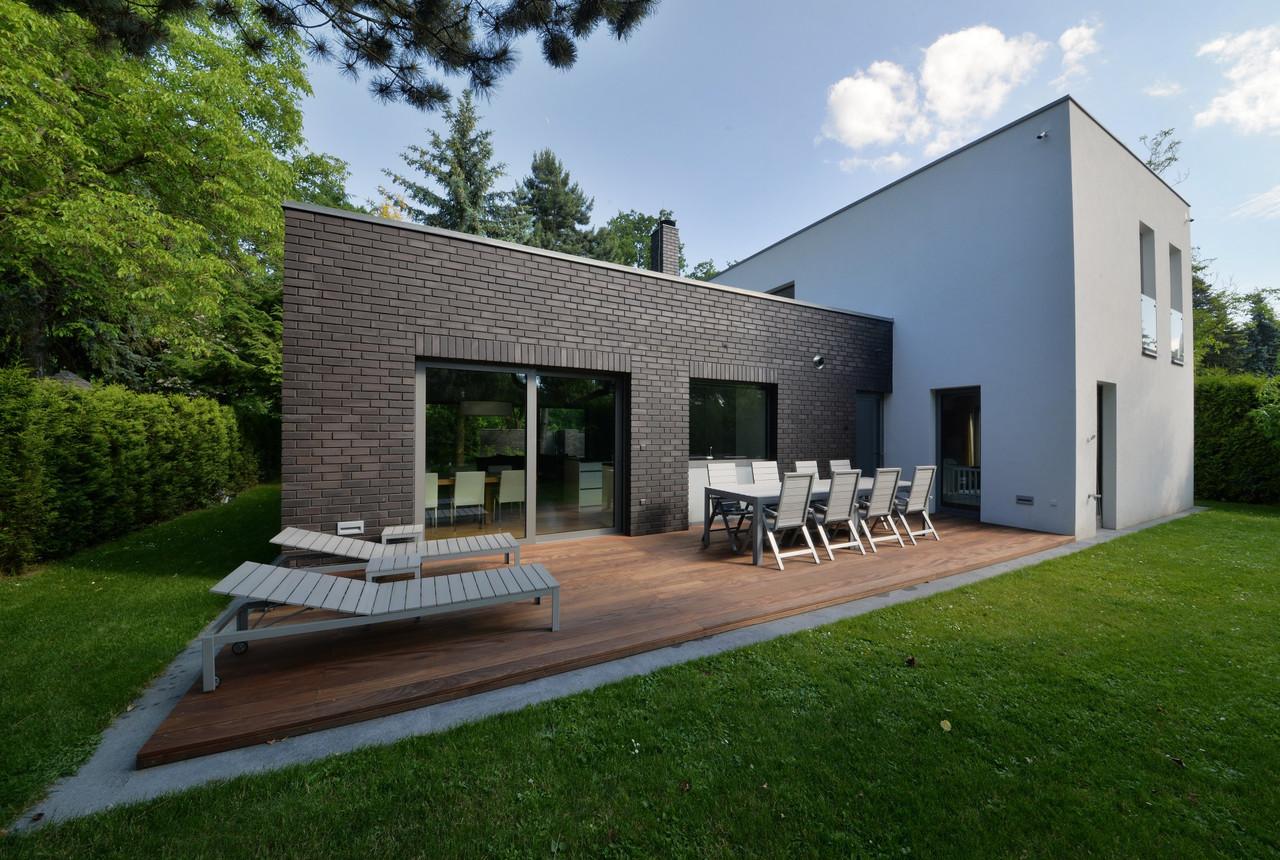 Modern spacious house Modern spacious house